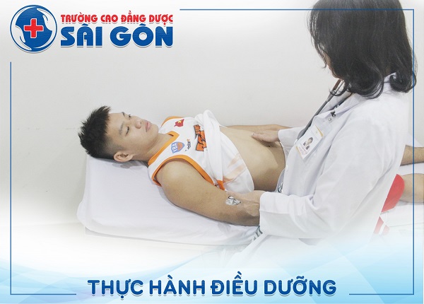 Đào tạo điều dưỡng viên gắn liền thực hành